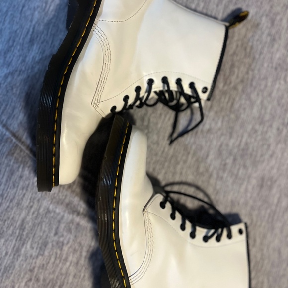 White Dr. Martens boots - Picture 6 of 7